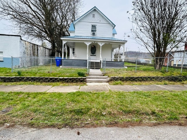 Chain link fence installation at residential property front yard — Knoxville, TN