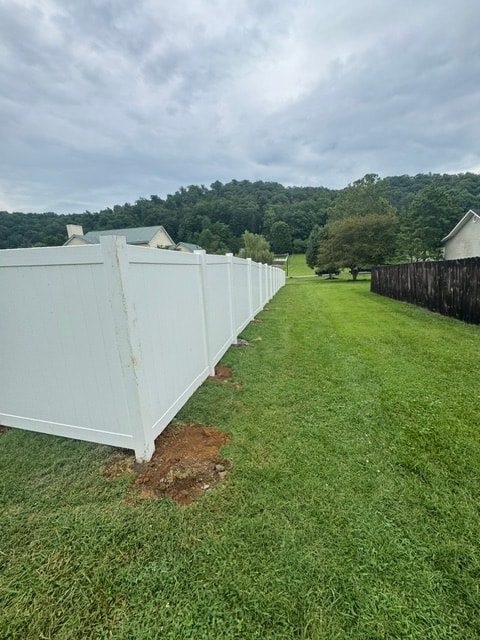 6 foot white vinyl fence corner view — East Tennessee residential